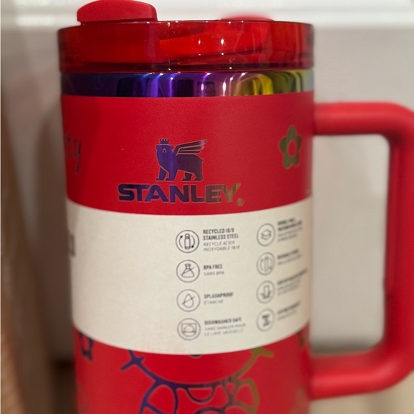 Stanley x Hello Kitty Limited Edt Cherry Red Hologram Flowstate 40oz Quencher - Picture 6 of 7